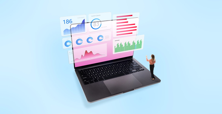 Woman analyzing interactive data on laptop – symbol for performance and conversion optimization